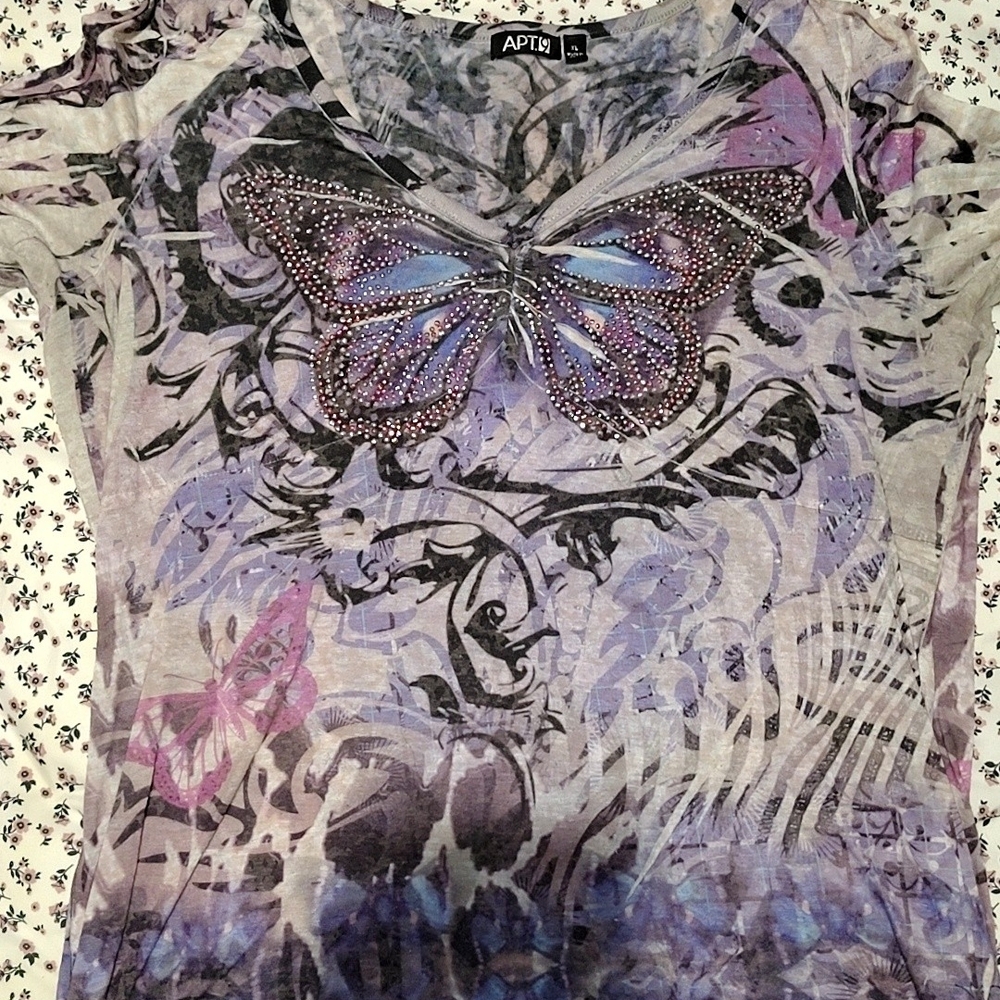 Apt. 9 Blingy Lavender and Purple Butterfly V-Neck Short Sleeve Top